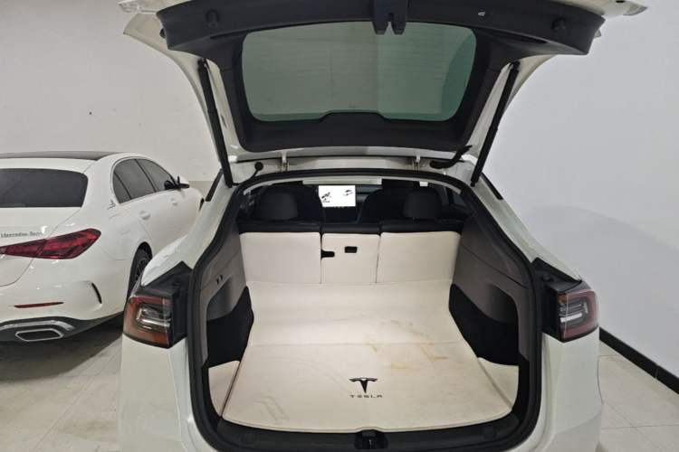 Used Tesla Model Y 2021 Long-Range All-Wheel-Drive Version Trunk