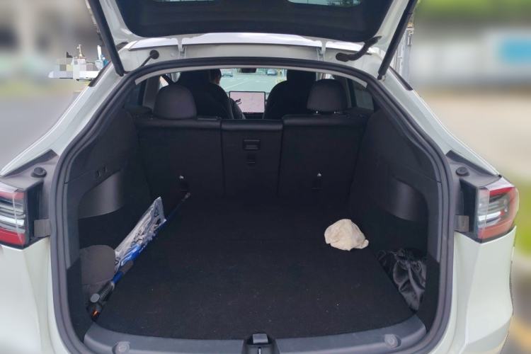 Used Tesla Model Y 2021 Standard Range Rear-Wheel Drive Version Trunk