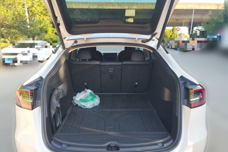 Used Tesla Model Y 2021 Standard Range Rear-Wheel Drive Version Trunk