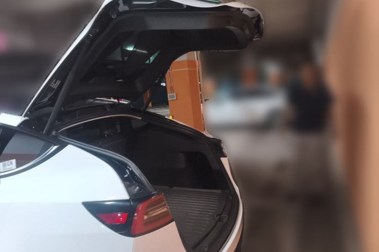 Used Tesla Model Y 2021 Standard Range Rear-Wheel Drive Version Trunk