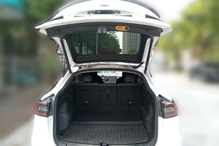 Used Tesla Model Y 2021 Standard Range Rear-Wheel Drive Version Trunk