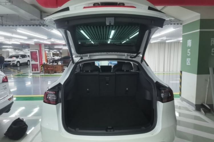 Used Tesla Model Y 2021 Standard Range Rear-Wheel Drive Version Trunk