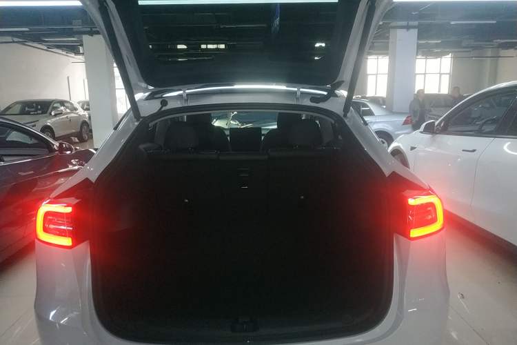 Used Tesla Model Y 2021 Long-Range All-Wheel-Drive Version Trunk