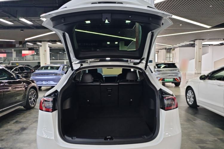 Used Tesla Model Y 2021 Standard Range Rear-Wheel Drive Version Trunk