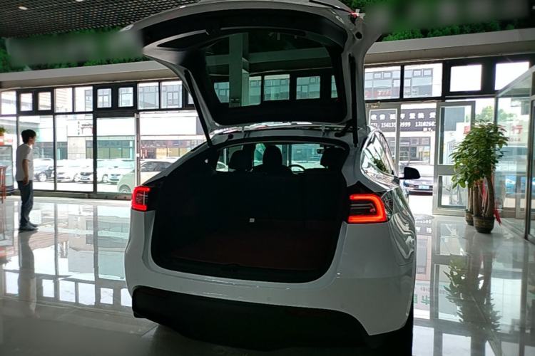 Used Tesla Model Y 2021 Long-Range All-Wheel-Drive Version 3D7 Trunk