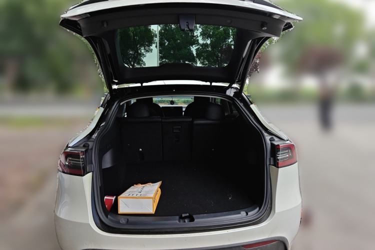 Used Tesla Model Y 2021 Long-Range All-Wheel-Drive Version Trunk