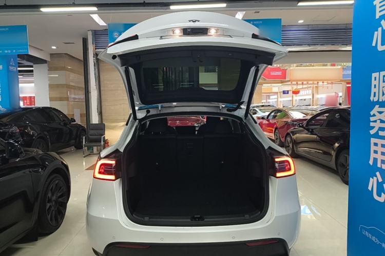 Used Tesla Model Y 2021 Long-Range All-Wheel-Drive Version 3D7 Trunk