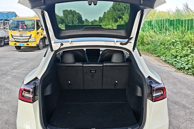 Used Tesla Model Y 2021 Long-Range All-Wheel-Drive Version 3D7 Trunk
