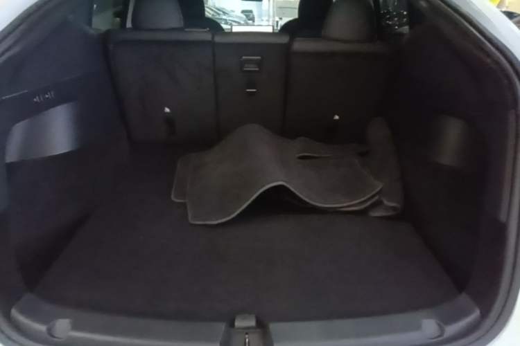 Used Tesla Model Y 2021 Standard Range Rear-Wheel Drive Version Trunk