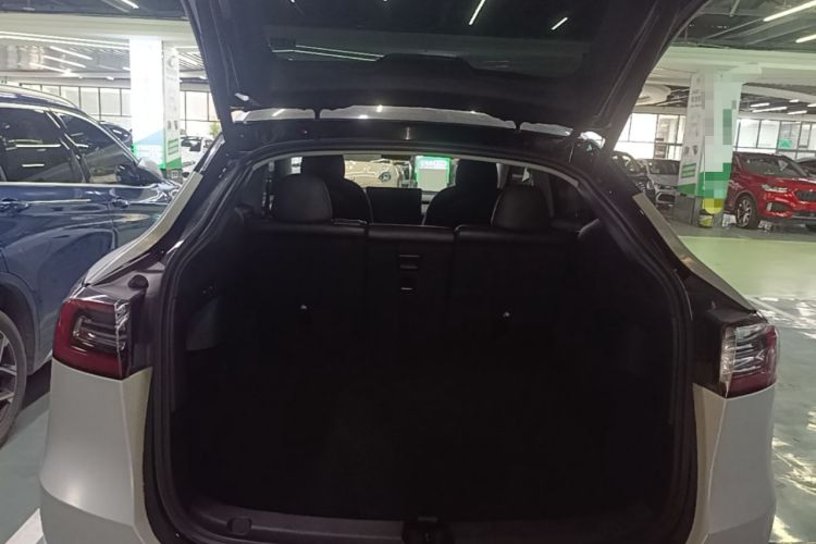Used Tesla Model Y 2021 Standard Range Rear-Wheel Drive Version Trunk