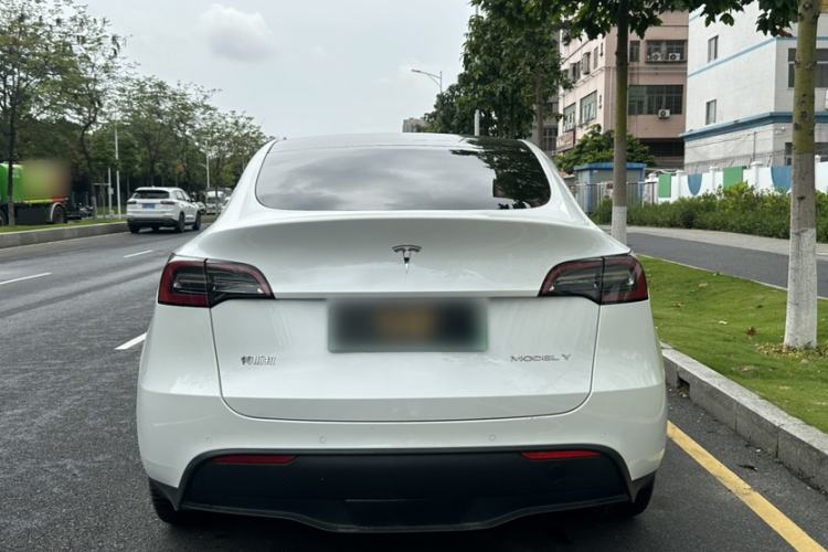 Used Tesla Model Y 2021 Long-Range All-Wheel-Drive Version 3D7 Trunk