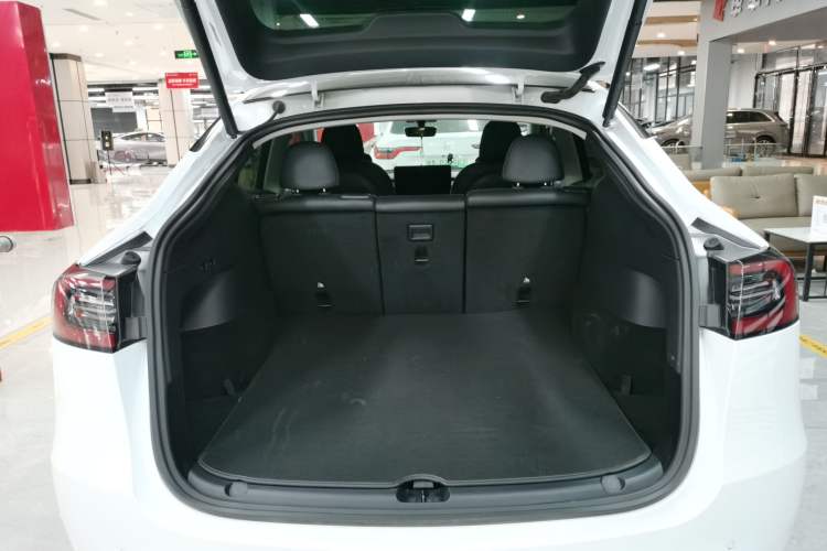 Used Tesla Model Y 2021 Performance High-Performance All-Wheel-Drive Version Trunk