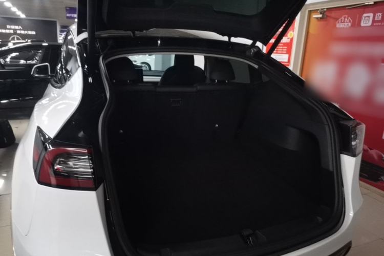 Used Tesla Model Y 2021 Long-Range All-Wheel-Drive Version Trunk
