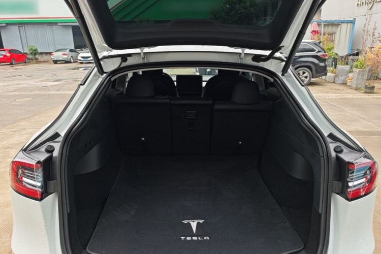 Used Tesla Model Y 2021 Standard Range Rear-Wheel Drive Version Trunk