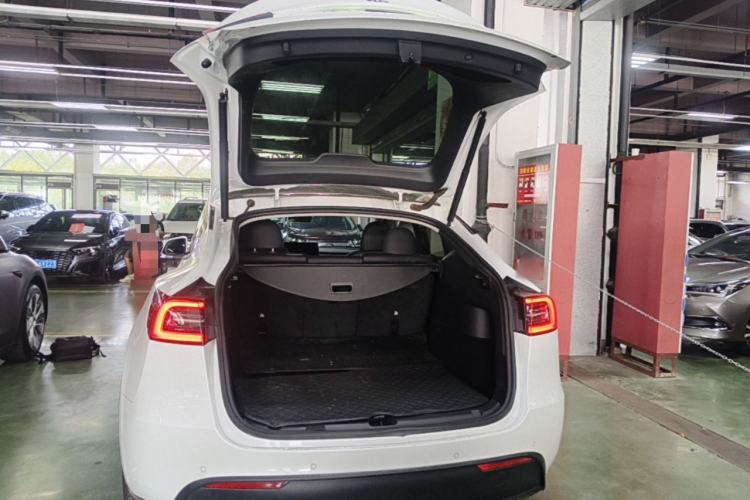Used Tesla Model Y 2021 Long-Range All-Wheel-Drive Version 3D7 Trunk
