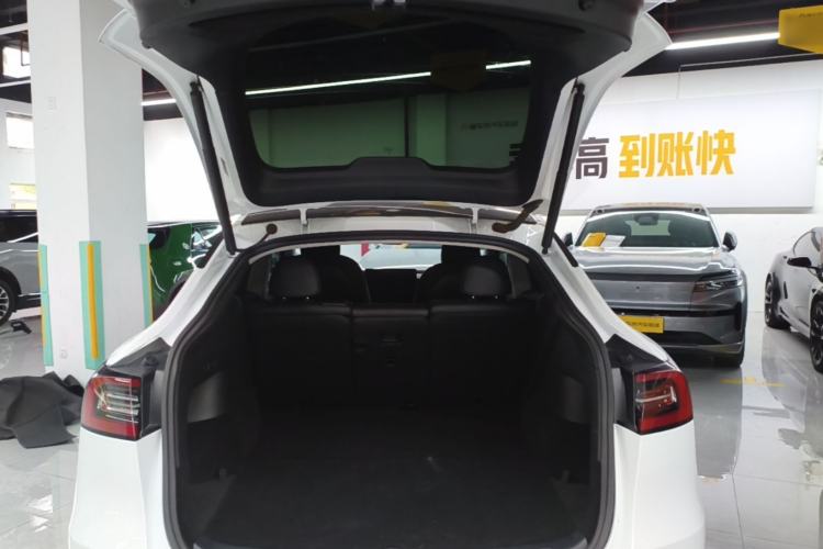 Used Tesla Model Y 2021 Long-Range All-Wheel-Drive Version Trunk