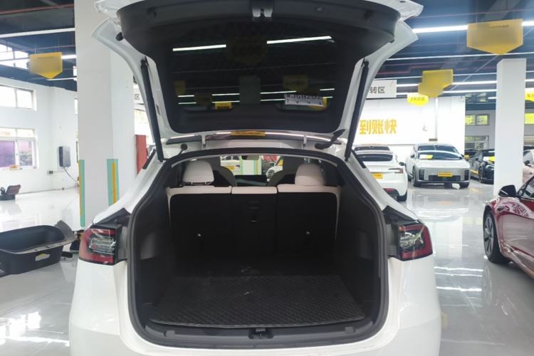 Used Tesla Model Y 2021 Long-Range All-Wheel-Drive Version 3D7 Trunk