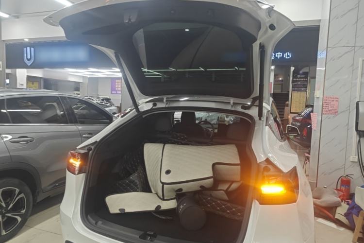 Used Tesla Model Y 2021 Long-Range All-Wheel-Drive Version Trunk