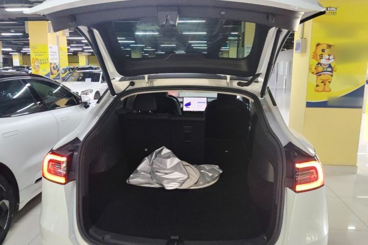 Used Tesla Model Y 2021 Long-Range All-Wheel-Drive Version Trunk