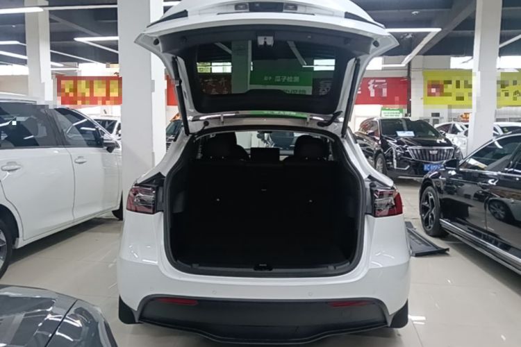 Used Tesla Model Y 2021 Standard Range Rear-Wheel Drive Version Trunk