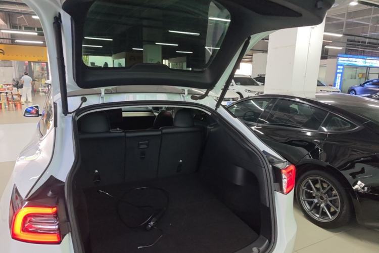 Used Tesla Model Y 2021 Long-Range All-Wheel-Drive Version Trunk