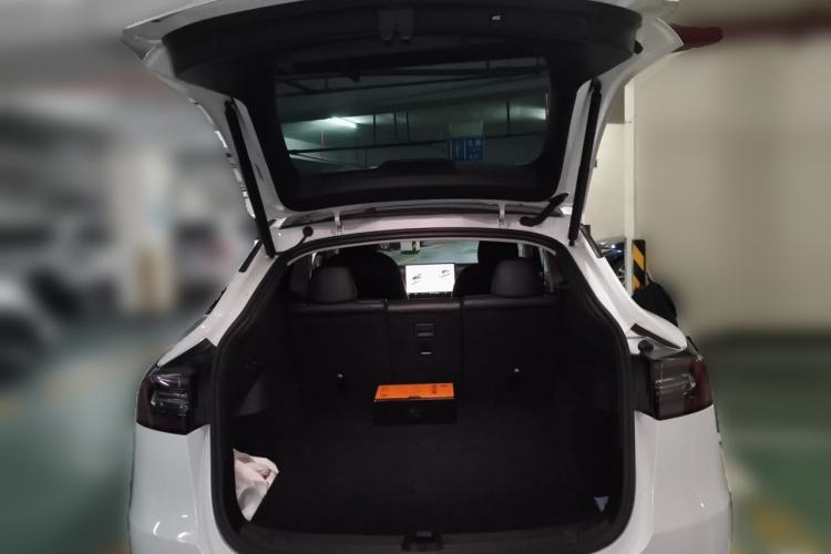Used Tesla Model Y 2021 Standard Range Rear-Wheel Drive Version Trunk