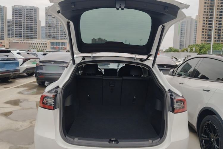 Used Tesla Model Y 2021 Standard Range Rear-Wheel Drive Version Trunk