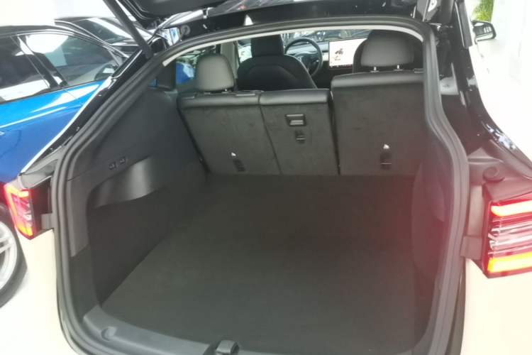 Used Tesla Model Y 2021 Standard Range Rear-Wheel Drive Version Trunk