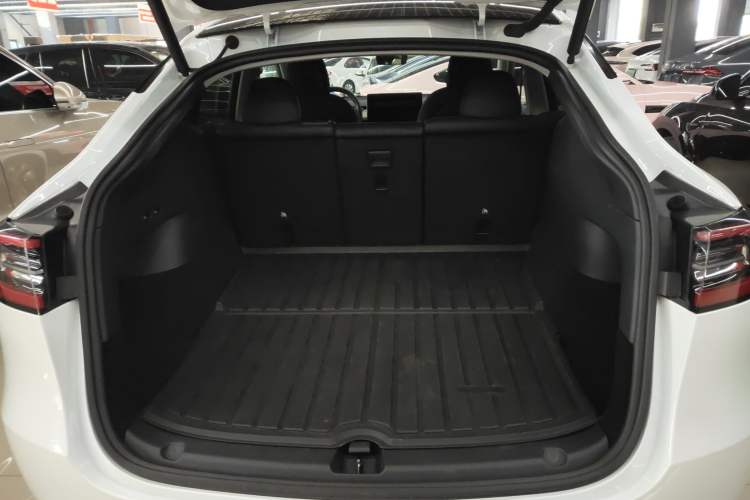Used Tesla Model Y 2021 Revised Version 2 Long-Range All-Wheel-Drive Edition Trunk