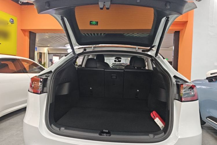 Used Tesla Model Y 2021 Standard Range Rear-Wheel Drive Version Trunk