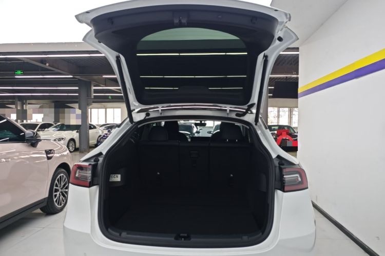 Used Tesla Model Y 2021 Long-Range All-Wheel-Drive Version Trunk