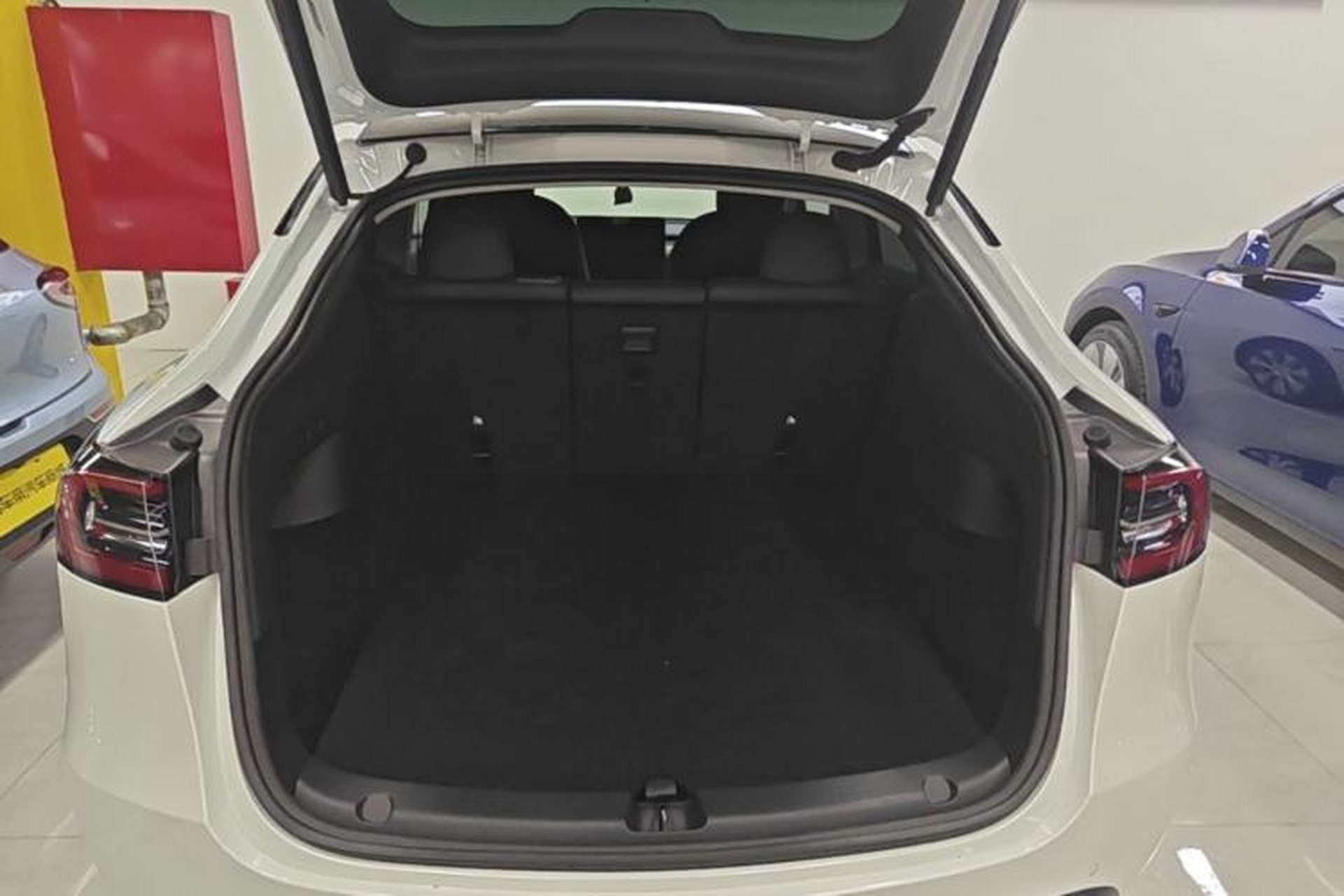 Used Tesla Model Y 2021 Standard Range Rear-Wheel Drive Version Trunk