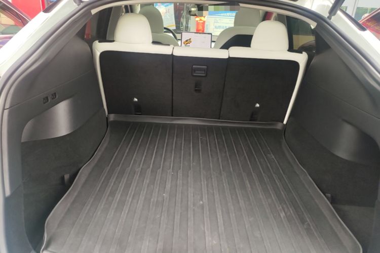 Used Tesla Model Y 2021 Long-Range All-Wheel-Drive Version 3D7 Trunk