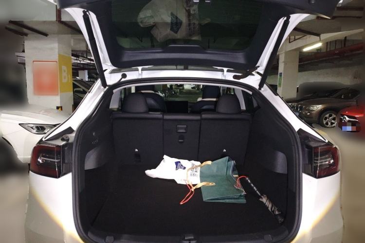 Used Tesla Model Y 2021 Long-Range All-Wheel-Drive Version Trunk