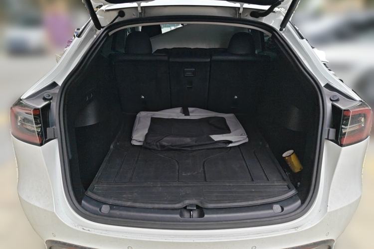 Used Tesla Model Y 2021 Standard Range Rear-Wheel Drive Version Trunk
