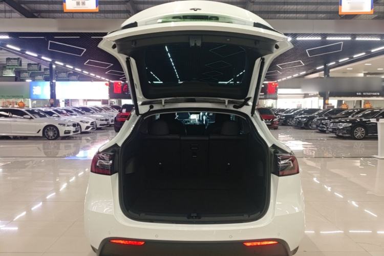 Used Tesla Model Y 2021 Long-Range All-Wheel-Drive Version Trunk