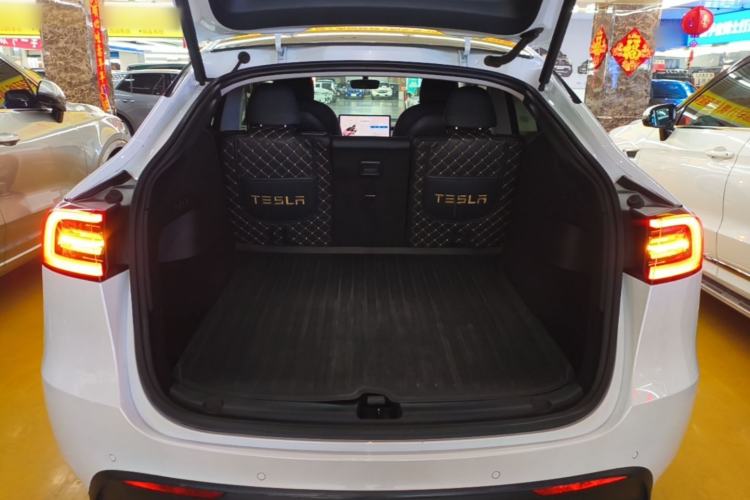 Used Tesla Model Y 2021 Long-Range All-Wheel-Drive Version Trunk