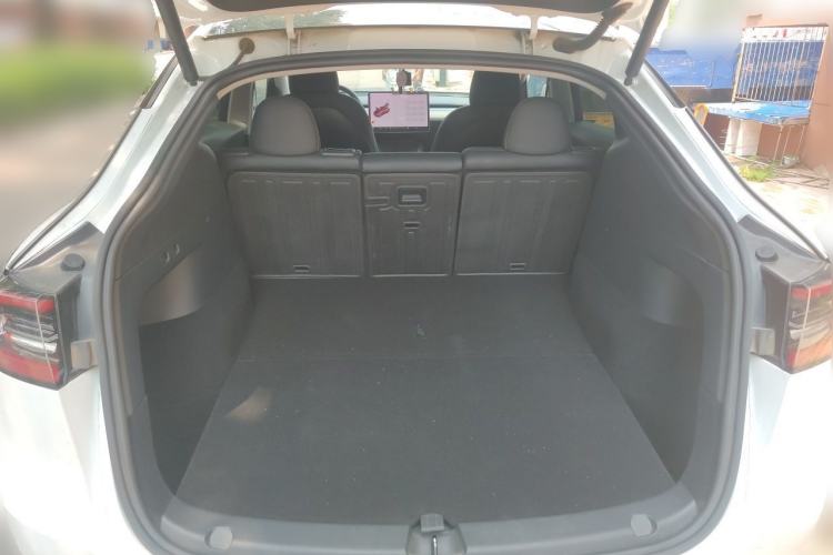 Used Tesla Model Y 2021 Long-Range All-Wheel-Drive Version Trunk
