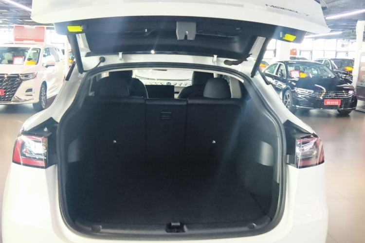 Used Tesla Model Y 2021 Long-Range All-Wheel-Drive Version Trunk