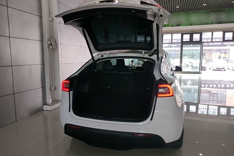 Used Tesla Model Y 2021 Standard Range Rear-Wheel Drive Version Trunk
