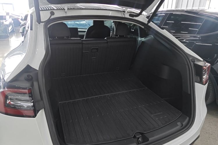 Used Tesla Model Y 2021 Long-Range All-Wheel-Drive Version Trunk