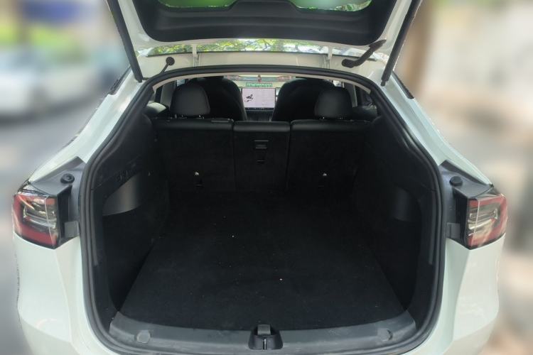 Used Tesla Model Y 2021 Standard Range Rear-Wheel Drive Version Trunk