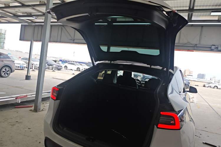 Used Tesla Model Y 2021 Standard Range Rear-Wheel Drive Version Trunk