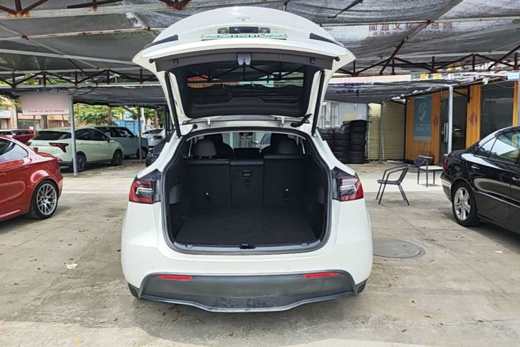Used Tesla Model Y 2021 Standard Range Rear-Wheel Drive Version Trunk