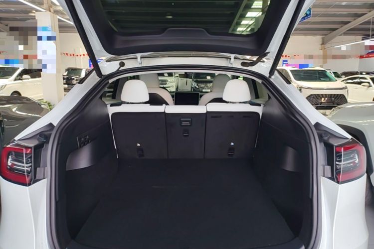 Used Tesla Model Y 2021 Long-Range All-Wheel-Drive Version 3D7 Trunk