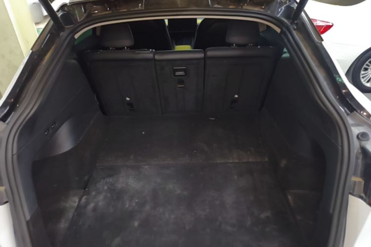 Used Tesla Model Y 2021 Standard Range Rear-Wheel Drive Version Trunk