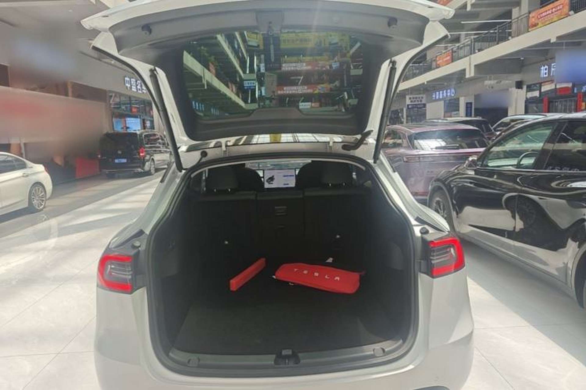 Used Tesla Model Y 2021 Standard Range Rear-Wheel Drive Version Trunk