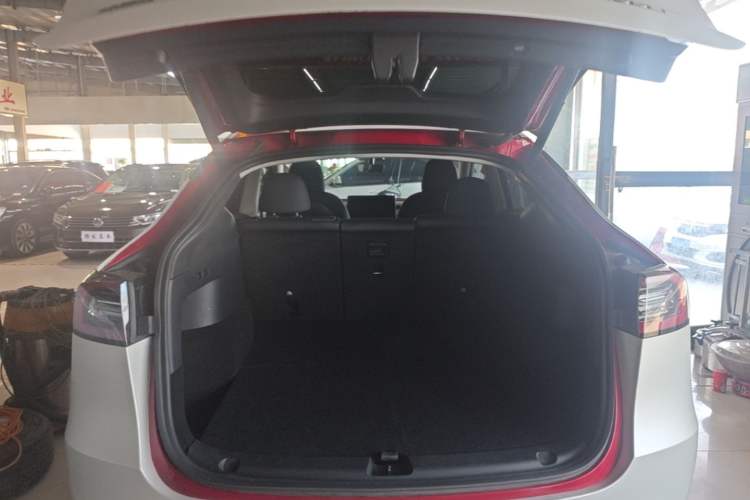 Used Tesla Model Y 2021 Long-Range All-Wheel-Drive Version 3D7 Trunk