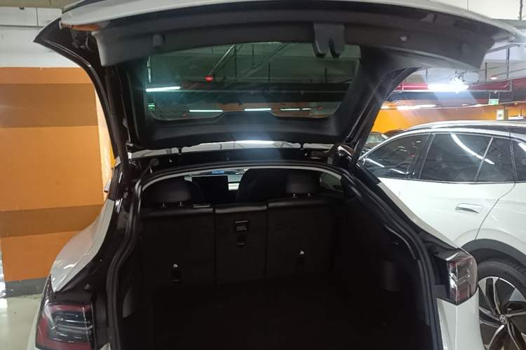 Used Tesla Model Y 2021 Standard Range Rear-Wheel Drive Version Trunk