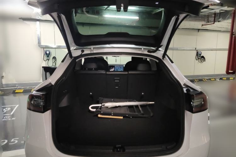 Used Tesla Model Y 2021 Standard Range Rear-Wheel Drive Version Trunk